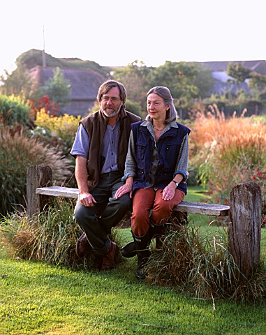 LUCY_GOFFIN_AND_GRAHAM_GOUGH_AT_MARCHANTS_HARDY_PLANTS__SUSSEX