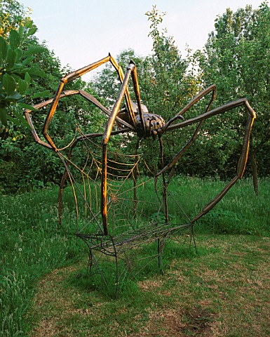 HALL_FARM__LINCOLNSHIRE_10_FOOT_METAL_SPIDER_SEAT_BY_IAIN_TATAM_BENCH