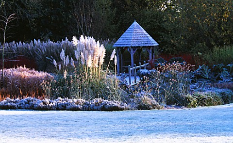 GARDEN_DESIGNED_BY_DUNCAN_HEATHER_THE_SUMMERHOUSE_BY_THE_POOL_IN_WINTER_SEEN_FROM_ACROSS_THE_LAWN