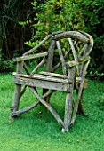RUSTIC WOODEN SEAT  LOWER HOPE GARDEN  HEREFORD & WORCESTER