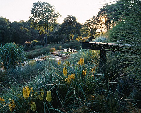 THE_GARDEN_AND_LAKE_AT_THE_BIG_GRASS_COMPANY__DEVON__AT_DUSK