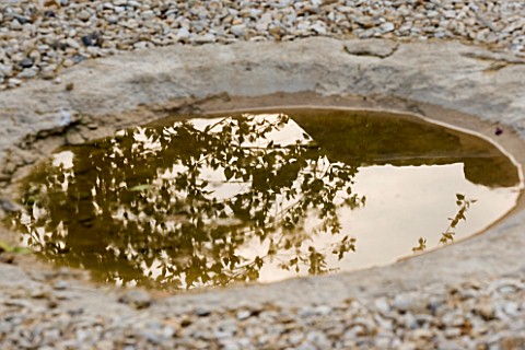 RICKYARD_BARN__NORTHAMPTONSHIRE_WATER_FEATURE__REFLECTING_POOL_IN_GRAVEL_GARDEN_MADE_FROM_CONCRETE