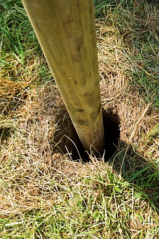 DESIGNER_CLARE_MATTHEWS_POST_TEPEE__POST_PLACED_INTO_HOLE