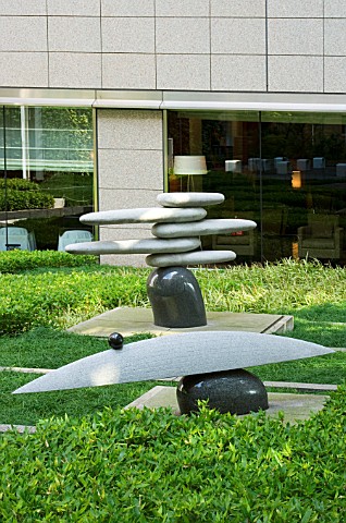 MARUNOUCHI_HOTEL__TOKYO__JAPAN_POLISHED_GRANITE_SCULPTURES_WITH_HOTEL_FOYER_BEHIND_AND_LOW_GROWING_G