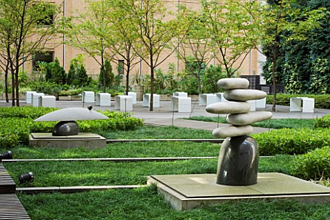 MARUNOUCHI_HOTEL__TOKYO_POLISHED_GRANITE_SCULPTURES_ON_STONE_PEDESTALS_WITH_DECKED_TERRACE_AND_TREES