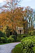 BRBRODSWORTH HALL  YORKSHIRE. ENGLISH HERITAGE. TOPIARY BORDERS AND TEMPLE