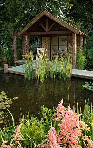 HAMPTON_COURT_FLOWER_SHOW_2006_DESIGNER__PETER_SIMS_A_JETTY_ACROSS_A_POND__POOL_AND_WOODEN_SUMMERHOU