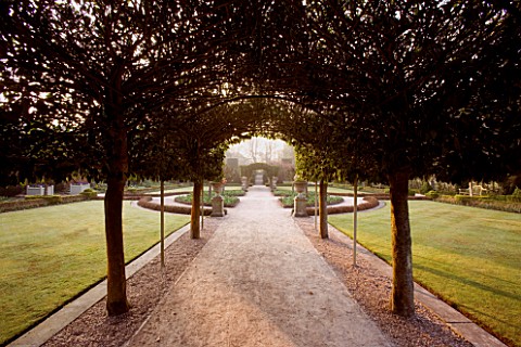 HOLKER_HALL__CUMBRIA__THE_SUNKEN_GARDEN_AT_DUSK_WITH_BOX_HEDGING_AND_LAWN_FORMAL_GARDEN