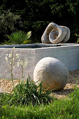 PROVENCE__FRANCE_GARDEN_OF_MARCO_NUCERA_GRAVEL_GARDEN_WITH_BEAUTIFUL_WOODEN_SCULPTURED_BALL__YUCCA__