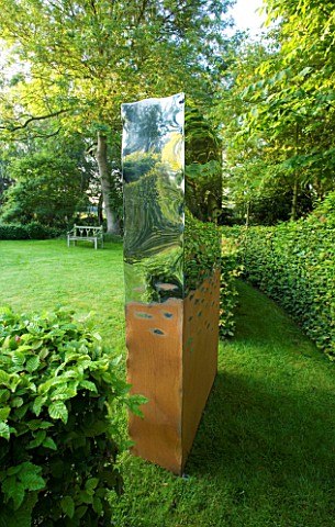 DAVID_HARBER_SUNDIALS_METAL_TITAN_SCULPTURE_MADE_FROM_OXIDISED_AND_MIRRORPOLISHED_STAINLESS_STEEL_ST