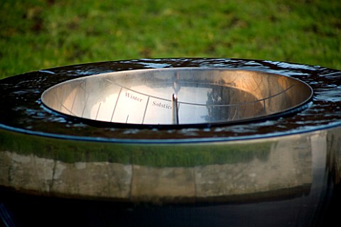 DAVID_HARBER_SUNDIALS_CLOSE_UP_OF_CHALICE_SUNDIAL_WATER_FEATURE_MADE_OF_MIRROR_POLISHED_STAINLESS_ST