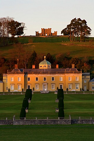 CASTLE_HILL__DEVON_VIEW_OF_THE_PALLADIAN_HOUSE_WITH_THE_CASTLE_BEHIND