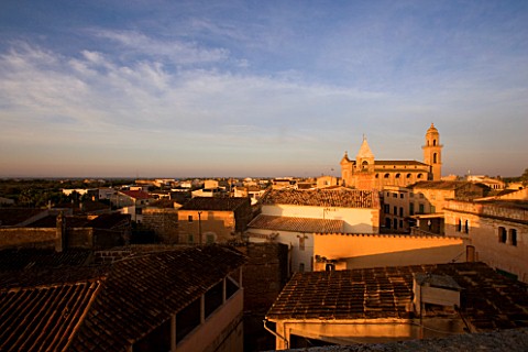 SUITEDO_VIEW_ACROSS_THE_ROOFTOPS_OF_SAS_SELINAS_AT_DAWN_MALLORCA__SPAIN
