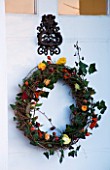 BOONSHILL FARM AT CHRISTMAS. HAND-MADE WREATH BY LISETTE PLEASANCE ON THE FRONT DOOR OF THE HOUSE. DESIGNER LISETTE PLEASANCE