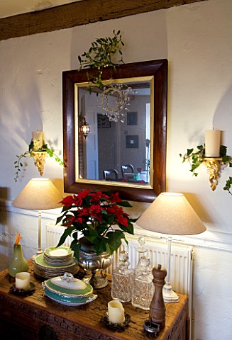 BOONSHILL_FARM_AT_CHRISTMAS_THE_DINING_ROOM__LIGHTING__WALL_CANDLES_WRAPPED_WITH_IVY__MIRROR_WITH_MI