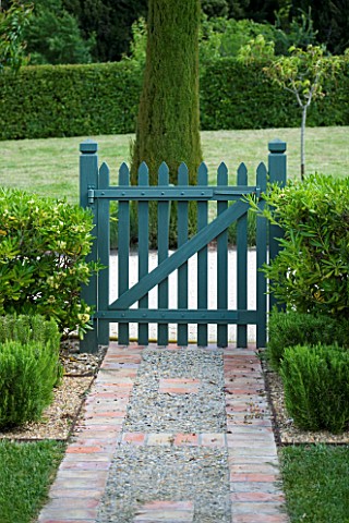 PRIVATE_GARDEN__PROVENCE__FRANCE__DESIGNER_DOMINIQUE_LAFOURCADE_PATH_WITH_BLUE_PAINTED_WOODEN_GATE
