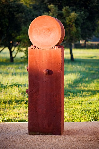LA_NORIA__FRANCE_GARDEN_DESIGNED_BY_ARNAUD_MAURIERES_AND_ERIC_OSSART__SCULPTURE_BESIDE_THE_PRAIRIE_D