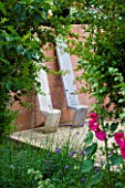 LA NORIA  FRANCE. GARDEN DESIGNED BY ARNAUD MAURIERES AND ERIC OSSART - CONCRETE PAINTED WALL AND CONCRETE SEATS IN THE JARDIN DES GRENADIERS.