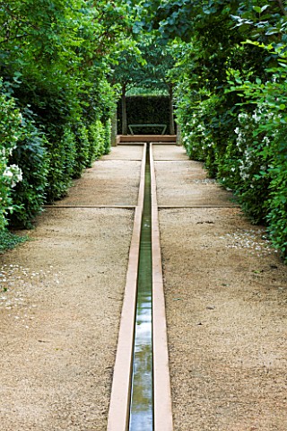 LA_NORIA__FRANCE_GARDEN_DESIGNED_BY_ARNAUD_MAURIERES_AND_ERIC_OSSART__THE_CLOITRE_DES_MICOCOULIERS__