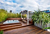 CONTEMPORARY FORMAL ROOF TERRACE/ GARDEN DESIGNED BY DATA NATURE ASSOCIATES: DECK AREA WITH PEERGOLA  TABLE  SEATING AND CUSHIONS. JACUZZI AND BAMBOOS