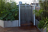 CONTEMPORARY FORMAL ROOF TERRACE/ GARDEN DESIGNED BY DATA NATURE ASSOCIATES: MODERN METAL SHOWER WITH METAL BEAD SCREEN