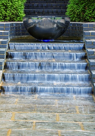 DAVID_HARBER_WATER_FEATURE_CHALICE_WITH_WATERFALL