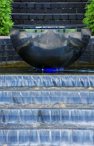 DAVID_HARBER_WATER_FEATURE_CHALICE_WITH_WATERFALL