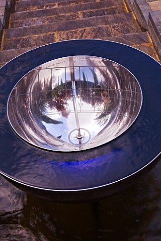 DAVID_HARBER_WATER_FEATURE_CLOSE_UP_OF_INSIDE_OF_CHALICE