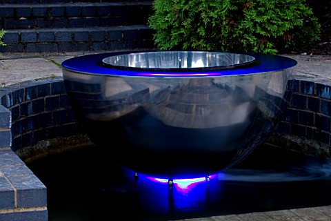 DAVID_HARBER_WATER_FEATURE_CHALICE_LIT_UP_AT_NIGHT