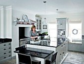 CHRISTMAS - DI ABLEWHITE MAKING TEA IN HER BLACK AND WHITE KITCHEN. SARAH EASTEL LOCATIONS/ DI ABLEWHITE