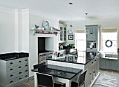 CHRISTMAS - BLACK AND WHITE KITCHEN. SARAH EASTEL LOCATIONS/ DI ABLEWHITE