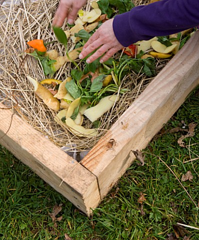 DESIGNER_CLARE_MATTHEWS_POTAGER_PROJECT__DEEP_BED_MULCHING__HOUSEHOLD_FOOD_WASTE_LAID_OVER_NEWSPAPER