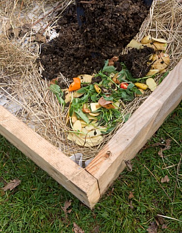 DESIGNER_CLARE_MATTHEWS_POTAGER_PROJECT__DEEP_BED_MULCHING__COMPOST_LAID_OVER_HOUSEHOLD_FOOD_WASTE_L