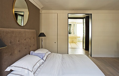 DESIGNER_JOHN_MINSHAW__MASTER_BEDROOM_WITH_VIEW_FROM_BED_TO_BATHROOM