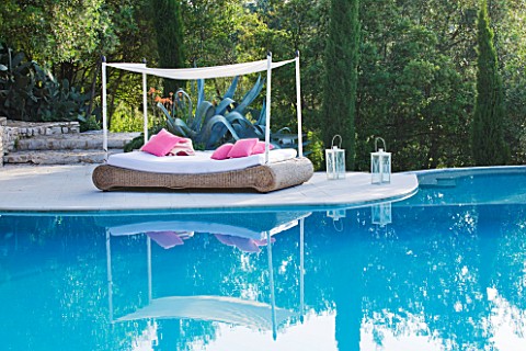 THE_ROU_ESTATE__CORFU_THE_SWIMMING_POOL_WITH_A_WICKER_SEAT_WITH_AWNING_AND_PINK_CUSHIONS