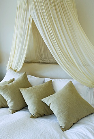 THE_KAPARELLI_ESTATE__CORFU__BED_WITH_CUSHIONS_AND_IVORY_DRAPES