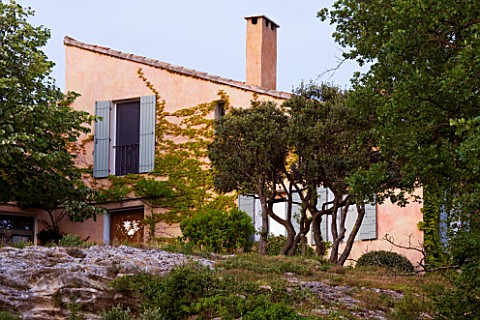 WACHTER_HOUSE__FRANCE__VIEW_OF_THE_HOUSE_FROM_THE_TERRACES_BELOW