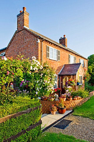 MEADOW_FARM__WORCESTERSHIRE_THE_HOUSE__EAST_FRONTAGE