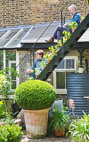 GARDEN_OF_JOHN_AND_SUE_MONKS__LONDON_JOHN_AND_HIS_SON_ON_METAL_STEPS_LEADING_UP_TO_THE_STUDIO