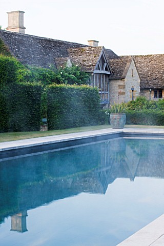 PRIVATE_GARDEN_COTSWOLDS_DESIGNER_ALISON_HENRY__LAWN_SWIMMING_POOL_FORMAL_WATER_CLASSIC__ENGLISH__GA