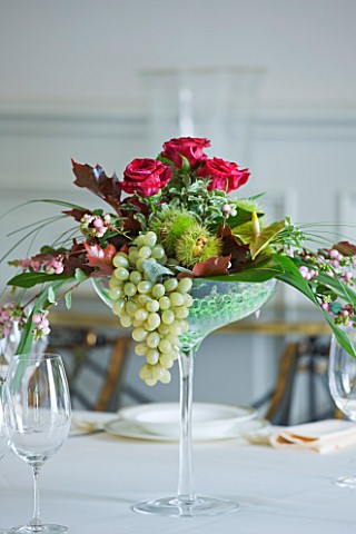 VILLA_GIUSEPPINA__LAKE_COMO__ITALY__GLASS_VASE_OF_FLOWERS_IN_THE_DINING_ROOM