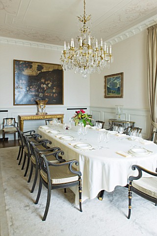 VILLA_GIUSEPPINA__LAKE_COMO__ITALY__DINING_ROOM