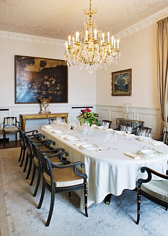 VILLA_GIUSEPPINA__LAKE_COMO__ITALY__DINING_ROOM