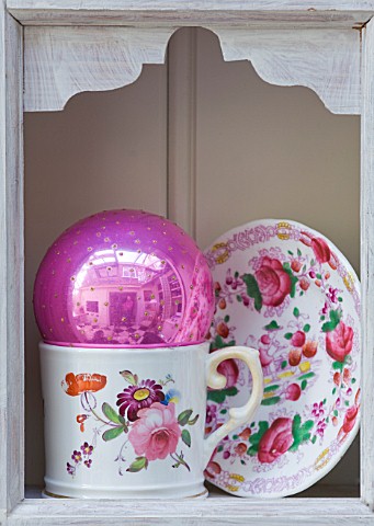 DESIGNER_BUTTER_WAKEFIELD__LONDON__THE_CONSERVATORY__CUP_AND_PLATE_IN_CUPBOARD_ON_WALL