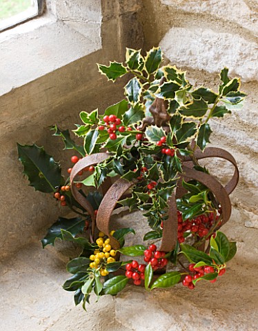 DESIGNER__JACKY_HOBBS__CHRISTMAS_DECORATION__RUSTY_METAL_CROWN_IN_WINDOWSILL_WITH_HOLLY_LEAVES_AND_B