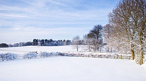 RICKYARD_BARN__NORTHAMPTONSHIRE_VIEW_FROM_THE_BARN_OUT_ACROSS_THE_LAWN_TO_COUNTRYSIDE_BEYOND__SNOW__