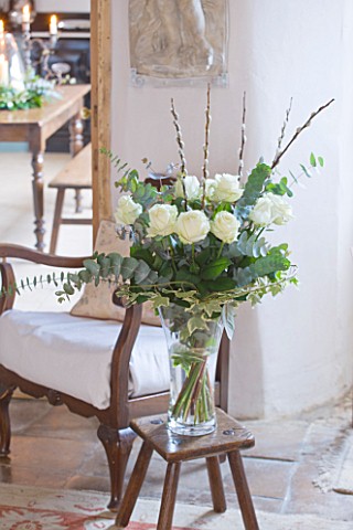 DESIGNER_CAROLYN_MINTY__GLOUCESTERSHIRE__VIEW_THROUGH_THE_SITTING_ROOM_INTO_THE_DINING_ROOM__VASE_FI