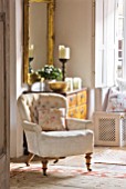 DESIGNER CAROLYN MINTY  GLOUCESTERSHIRE - VIEW THROUGH THE SITTING ROOM