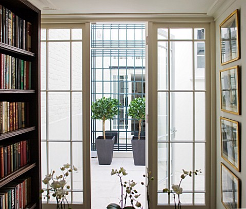DESIGNER_JANE_CHURCHILL__VIEW_FROM_LIBRARY_TO_COURTYARD_BEYOND