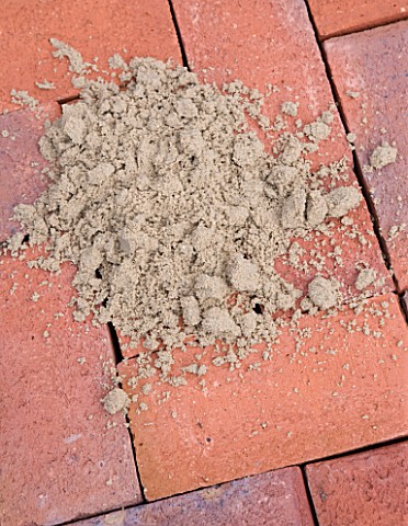 BRICK_PATH_PROJECT__DEVON__DESIGNER_CLARE_MATTHEWS__DRIED_SAND_READY_TO_BE_BRUSHED_INTO_THE_CRACKS_O